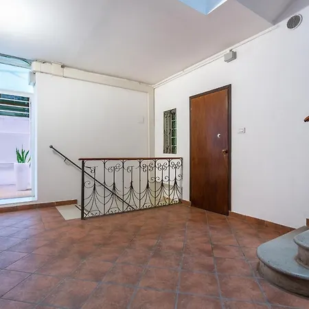 Mayr White * Ferrara